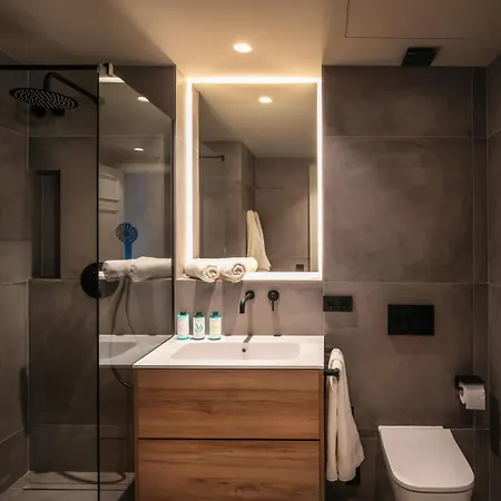 Lovely 6 Bedroom Flat In L'eixample Barcelona