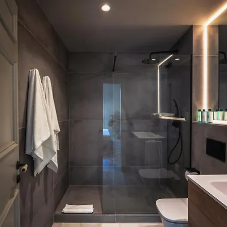 Lovely 6 Bedroom Flat In L'eixample Barcelona