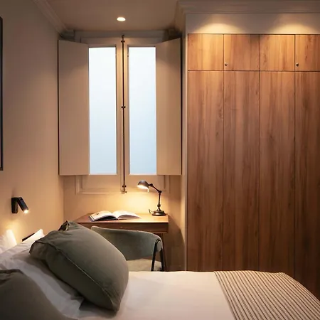 Lovely 6 Bedroom Flat In L'eixample Barcelona