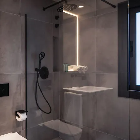 Lovely 6 Bedroom Flat In L'eixample *