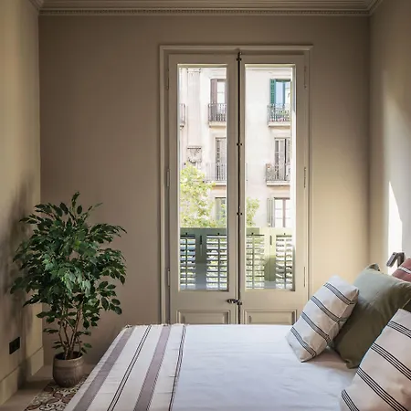 Lovely 6 Bedroom Flat In L'eixample Barcelona