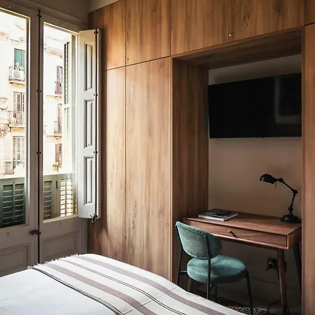 Lovely 6 Bedroom Flat In L'eixample Barcelona