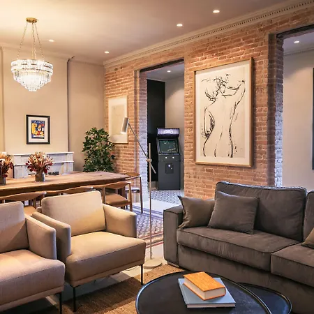 Lovely 6 Bedroom Flat In L'eixample Barcelona