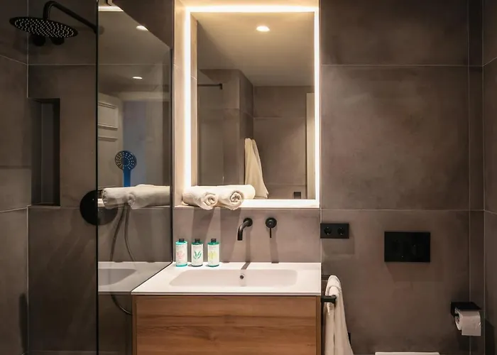 Lovely 6 Bedroom Flat In L'eixample Barcelona