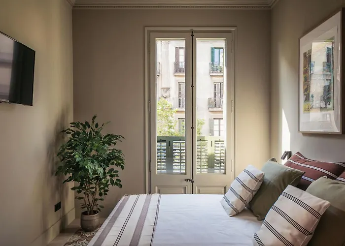 Apartment Lovely 6 Bedroom Flat In L'eixample *