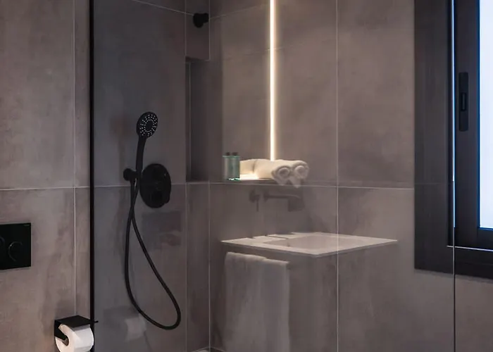Lovely 6 Bedroom Flat In L'eixample *