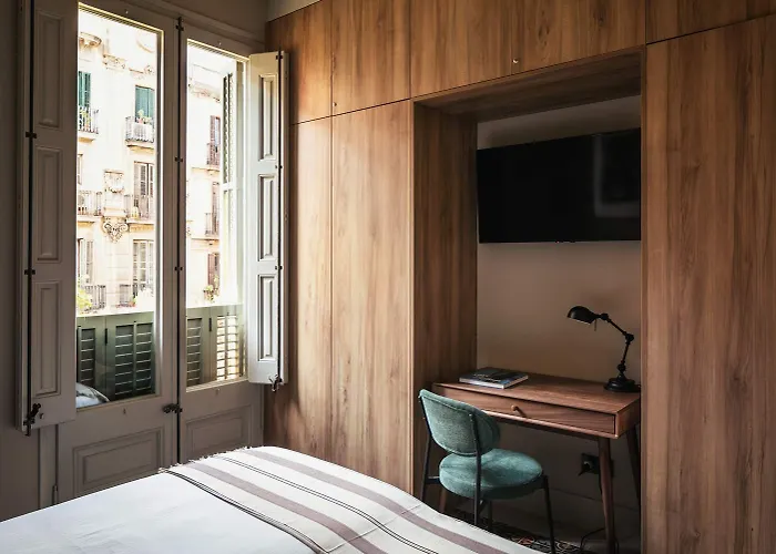 Lovely 6 Bedroom Flat In L'eixample Barcelona