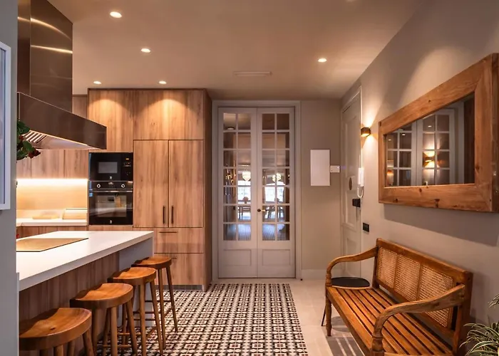 Lovely 6 Bedroom Flat In L'eixample Barcelona
