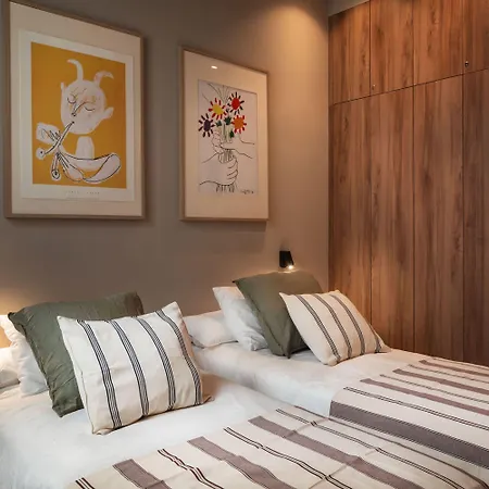 Lovely 6 Bedroom Flat In L'eixample Διαμέρισμα *